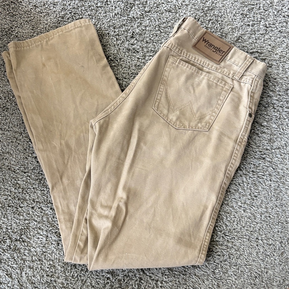 Men’s 30x34 Wrangler Rugged Wear Khaki Pants